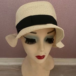 Straw Sumer hat with black ribbon by Forever 21